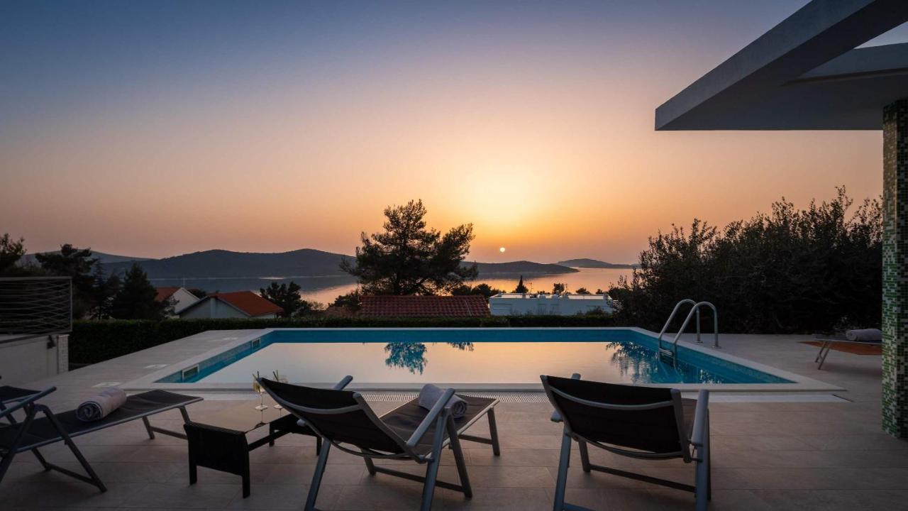 Villa Tela With Pool زابوريتش المظهر الخارجي الصورة
