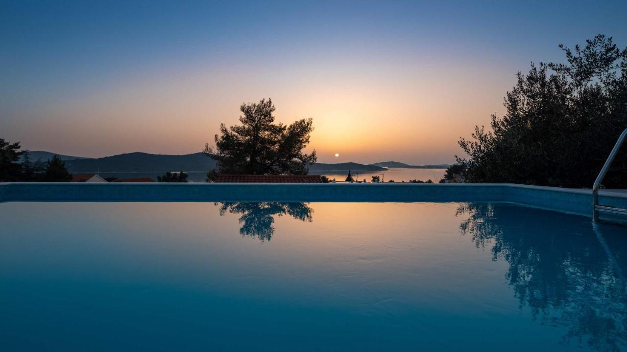 Villa Tela With Pool زابوريتش المظهر الخارجي الصورة